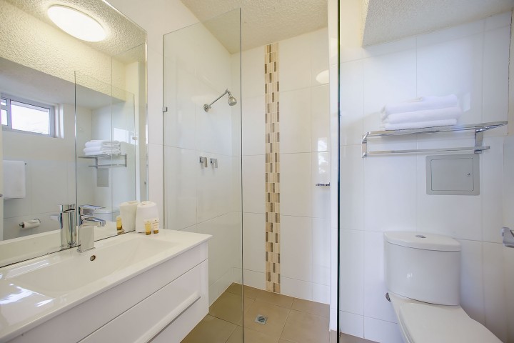 El Paso, Suite 7 Modern bathroom